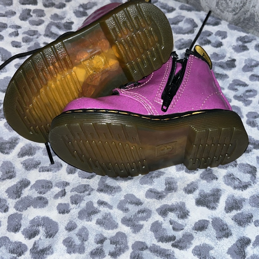Size 5 child doc marten boots - Picture 3 of 7